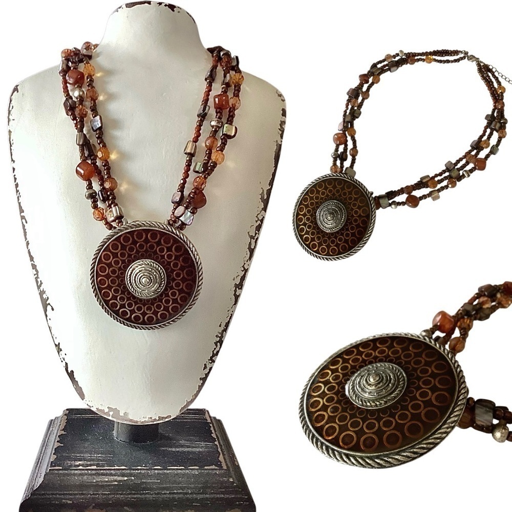 Elegant Bead Necklace Unique Large Round Pendant Circular Design Silver & Brown
